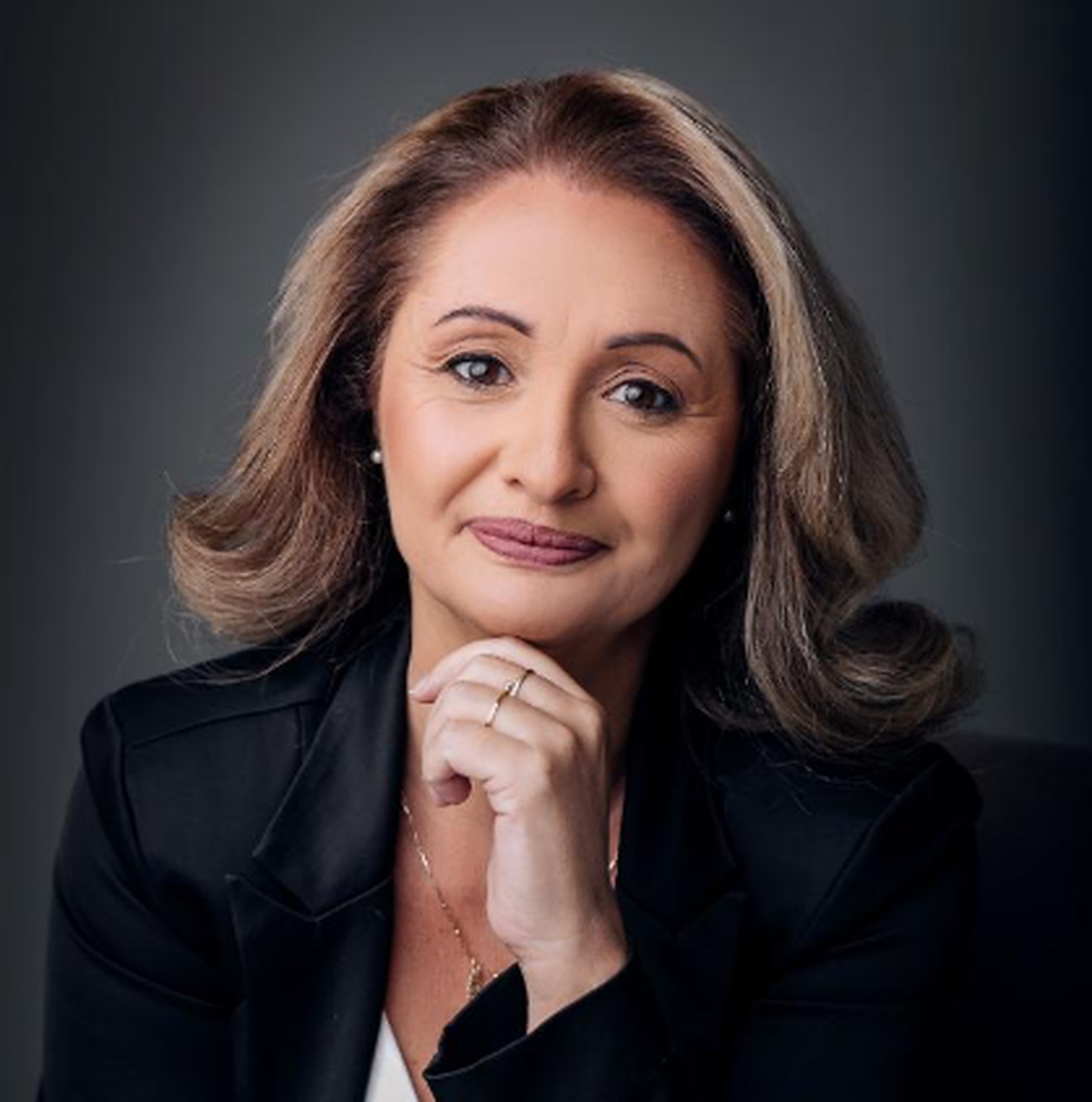 Biomédica Janaíra Antônia Gonçalves em sua clínica
